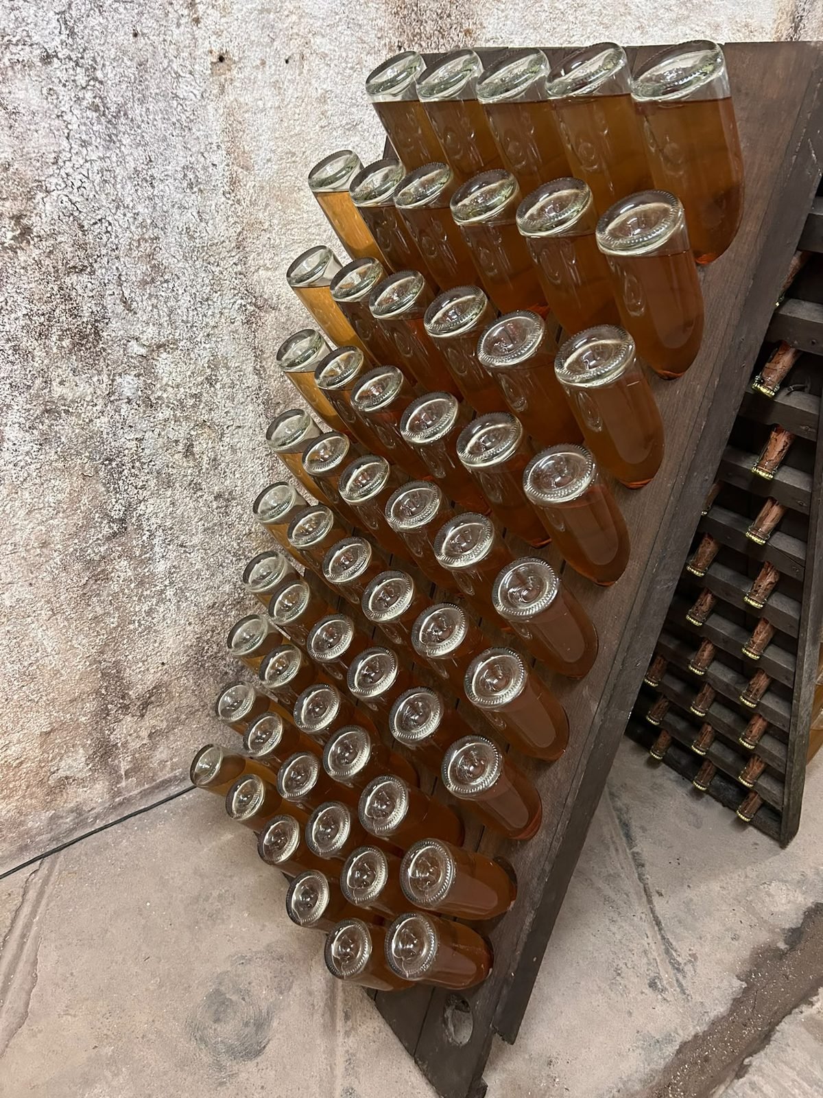 Bouteilles sur pupitre